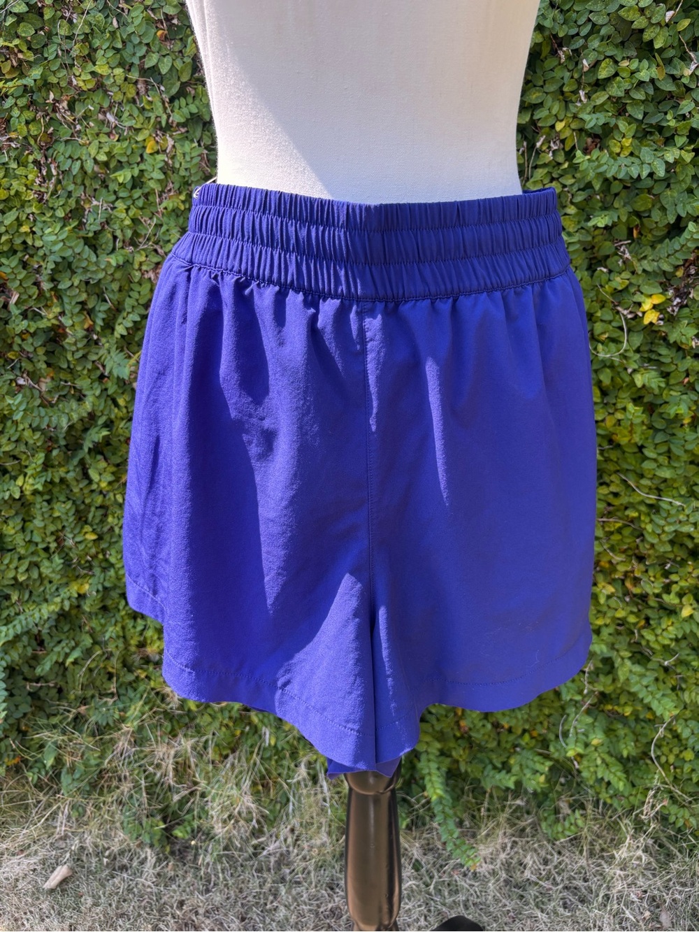 (2)Women's Athleta Size XL Weekender Run Shorts Elastic Waist Purple BlackShorts
